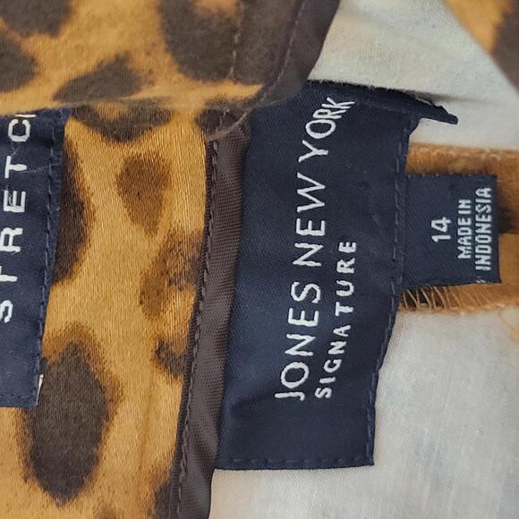 Jones New York Brown Animal Print Stretch Cropped Pants Women Size 14 - Picture 3 of 10
